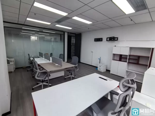 宁波月湖金汇大厦服务式办公室62平，包水电物业网络空调带家具出租