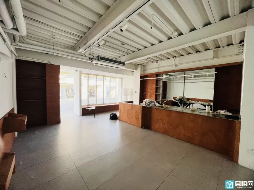 宁波鄞州区东进社双创产业园 面积111.3m² 办公室租金 8200 元/月 物业 5 元/月