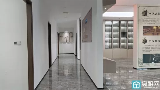 镇海开元广场正对面447平商铺出租展厅装修，带水源卫生间