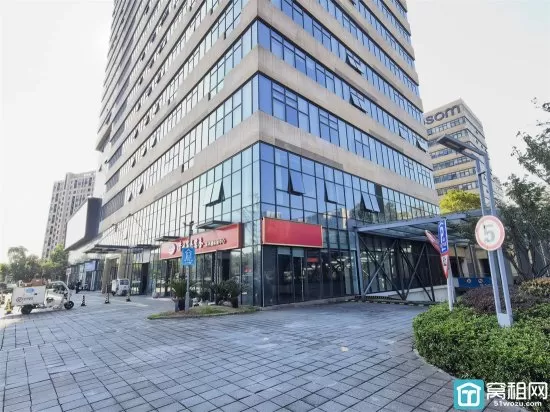 镇海开元广场正对面447平商铺出租展厅装修，带水源卫生间