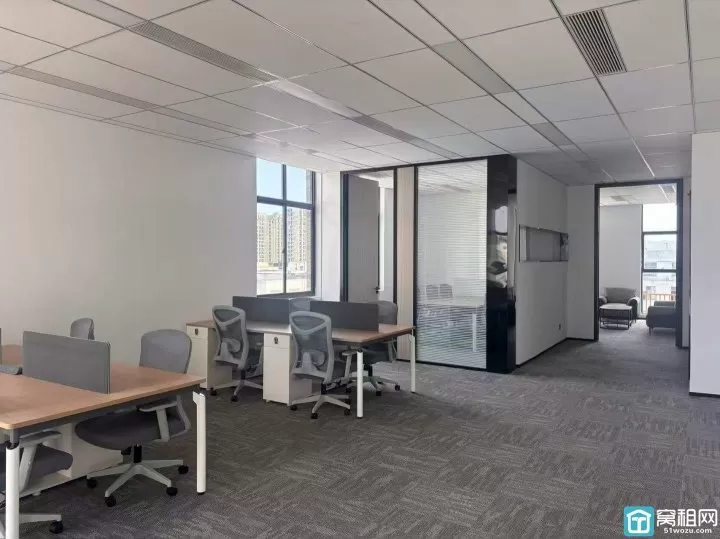 宁波鄞州区梦创·金谷科创产业园面积：142㎡ 精装带家具3隔间办公室出租