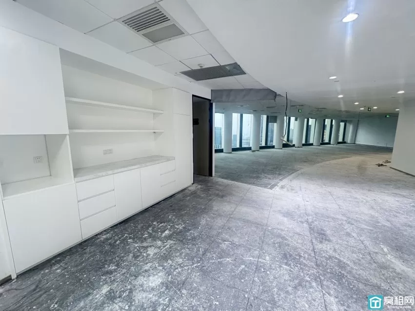 宁波东部新城地标建筑中银大厦高楼层992.77平米办公室招租