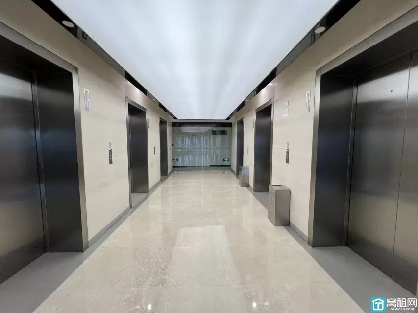 宁波市鄞州区南部商务区天童南路639号230平高楼层，东北双面落地采光出租