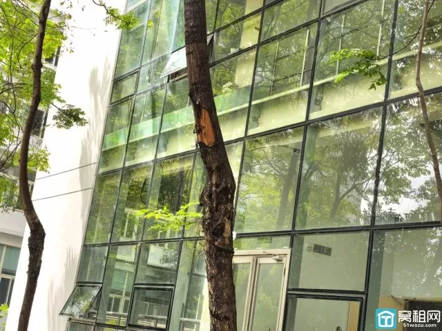 宁波软件园建筑 面积151.92平米 朝北 单价1.3含税出租