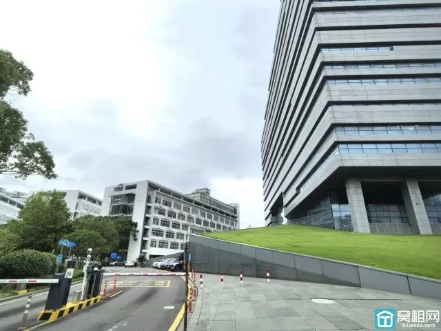 宁波软件园建筑 面积151.92平米 朝北 单价1.3含税出租