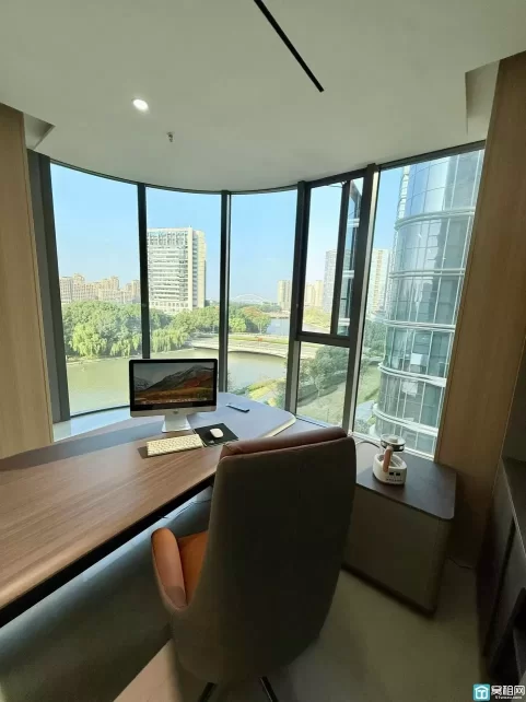 高新区明迪大厦｜江景精装办公室租赁面积：328㎡ 租金：16800/月