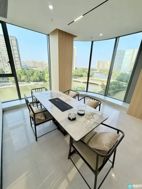 高新区明迪大厦｜江景精装办公室租赁面积：328㎡ 租金：16800/月