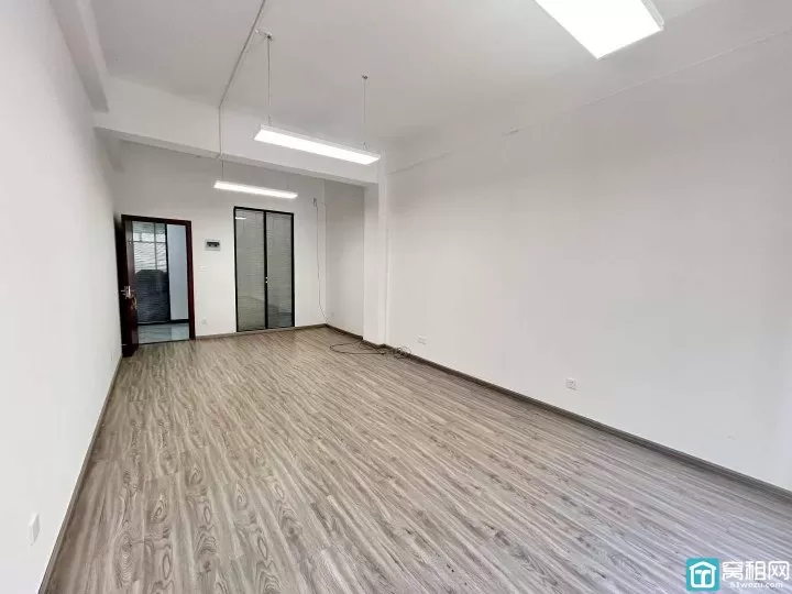 宁波富港电商城50平，精装可注册，独立空调办公室出租
