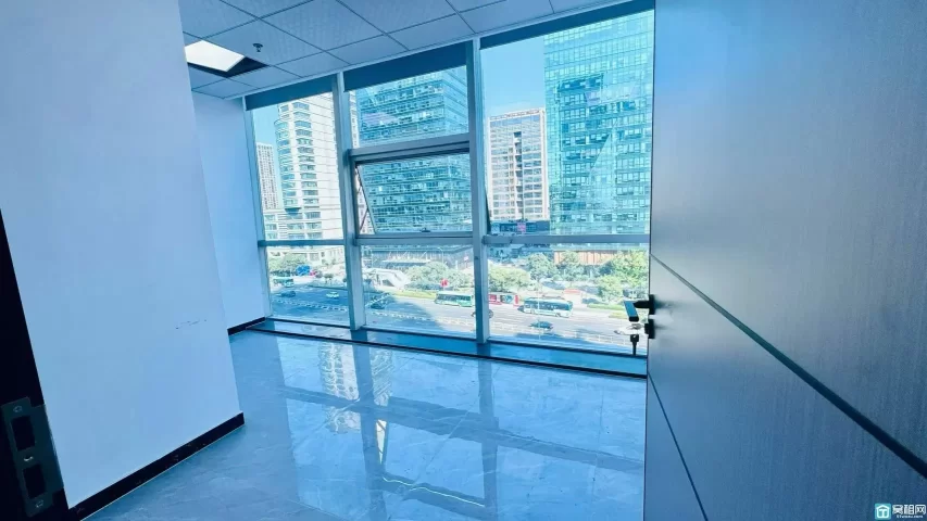 宁波南部商务区CBD广博丽景大厦  朝东办公室出租120平，单价1.35