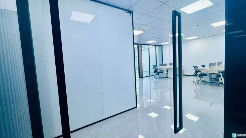 宁波南部商务区CBD广博丽景大厦  朝东办公室出租120平，单价1.35