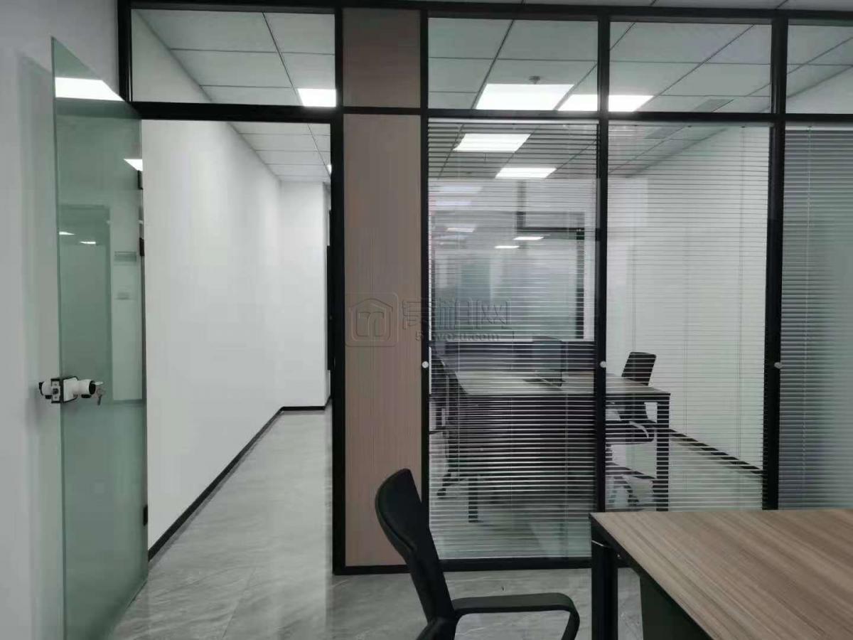 涌金大厦电梯口全新装修出租70平米办公室(图7)